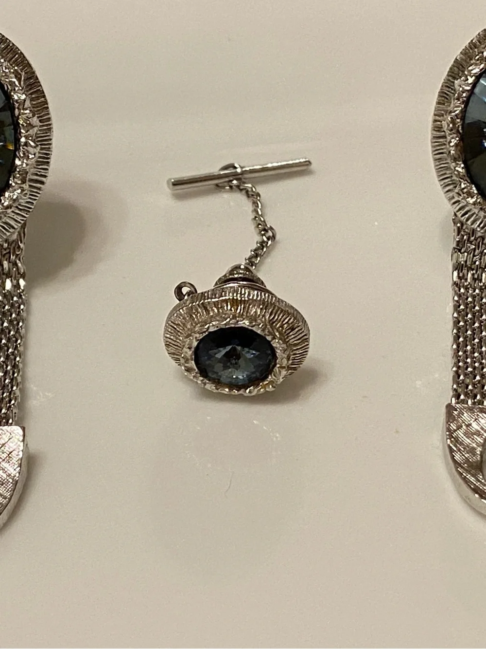 Men’s Silver-Tone Blue stone wrap around cufflinks and bar chain tie tack
